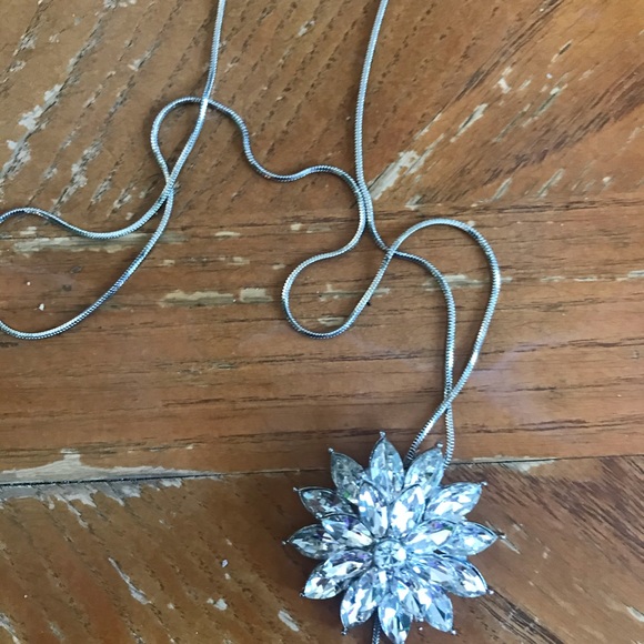 Blingy 3d star pendant with hanging drop gems - Picture 3 of 4